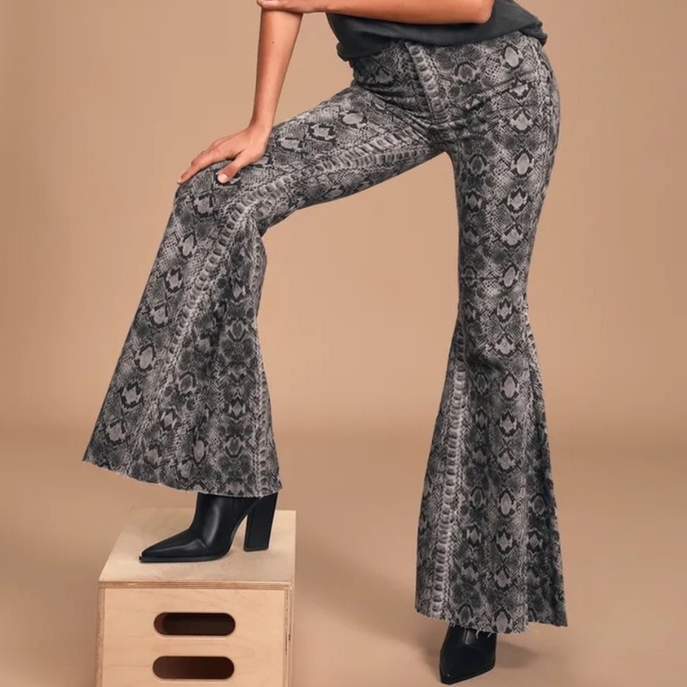 Free People Just float on Flare Jeans